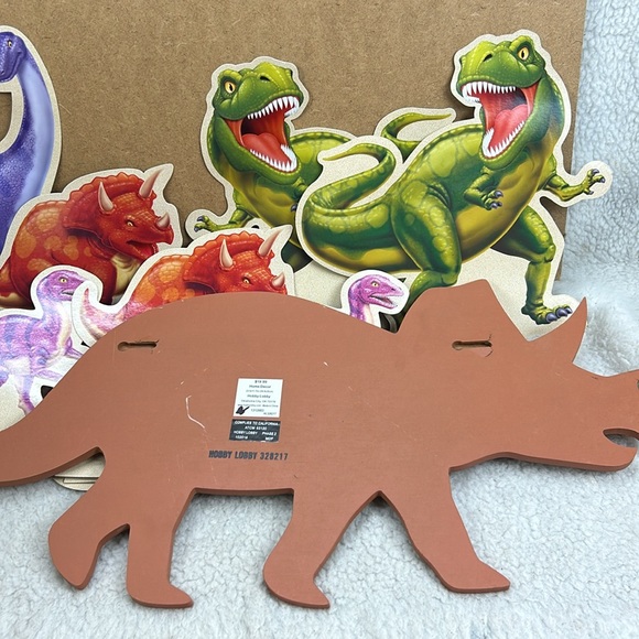 Dinosaur Party room decor centerpieces & wooden Triceratops 9 pieces total Large - Picture 13 of 14